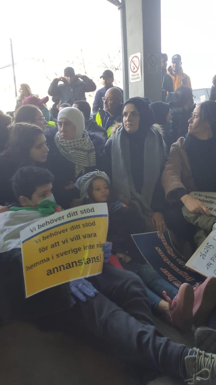 إغلاق مراكز دائرة الهجرة السويدية باعتصام من اللاجئين الفلسطينيين